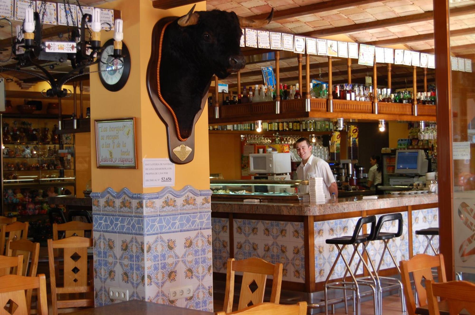 Hotel Flor De La Mancha La Roda Exterior photo